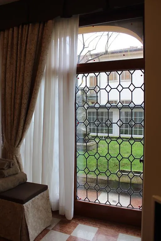 Domus Dotti V Guest House Treviso 2*,  Italy