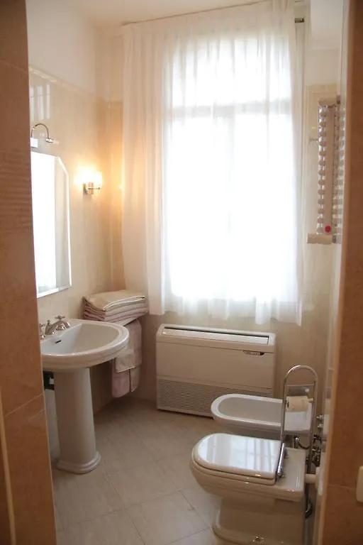 Domus Dotti V Guest House Treviso Bed & Breakfast
