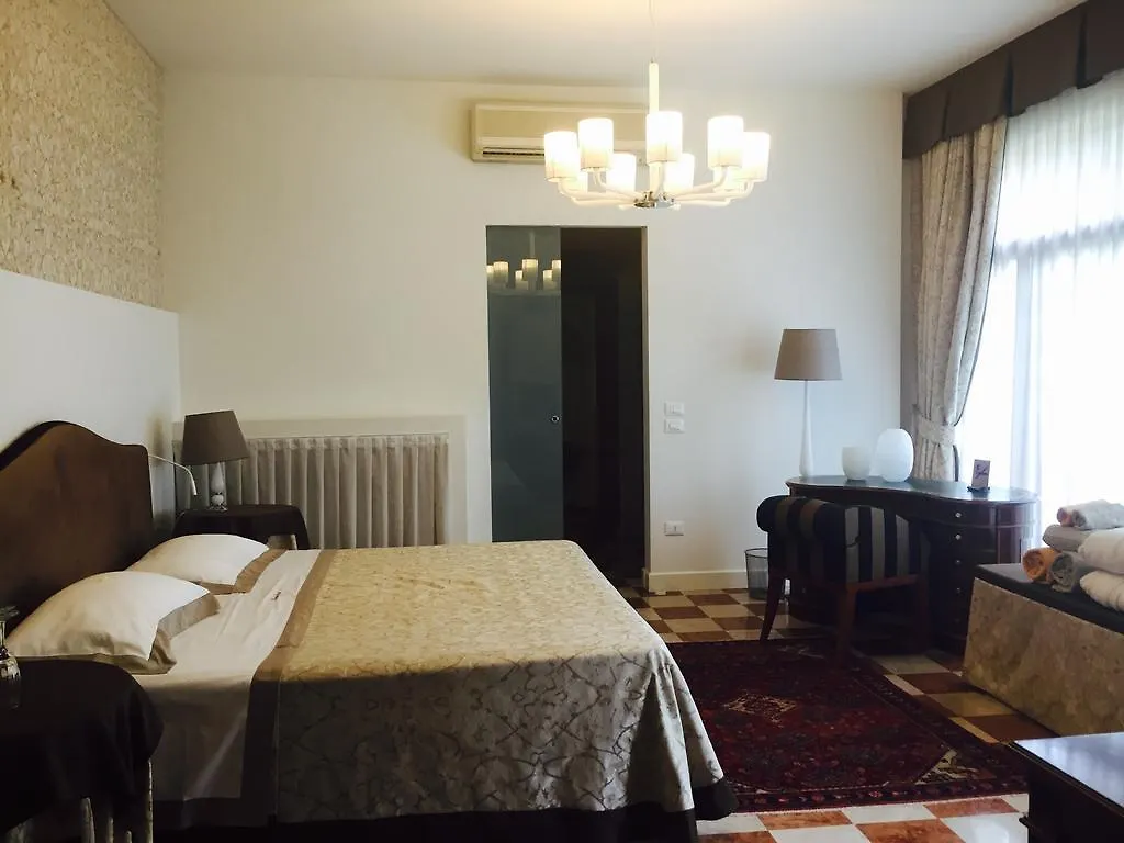 Domus Dotti V Guest House Treviso 2*,